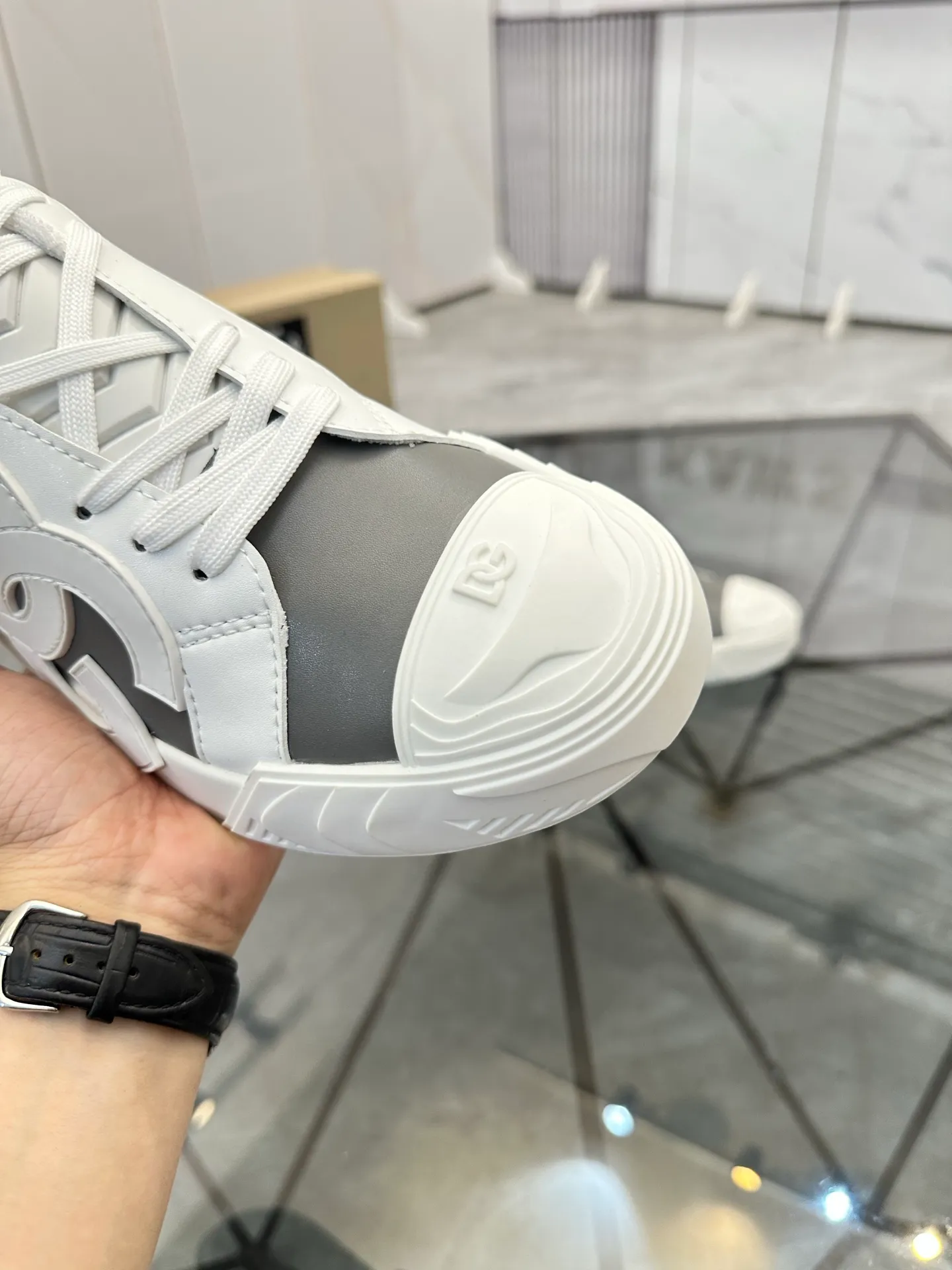 Men's shoes for sale 💰: 💰P500¥ Product trademark: DG* "Dolce & Gabbana*" low-cut casual shoes Regular size: 35-45 (can be customized to 46) Couple style Product material: imported silk leather upper, breathable lining, original outsole. Number: 803